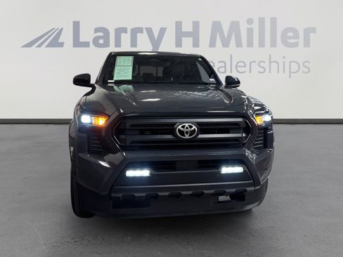 Certified 2025 Toyota Tacoma SR5 AWD/4WD image 8