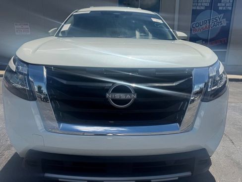 Used 2024 Nissan Pathfinder SL w/ Cargo Package AWD/4WD image 9