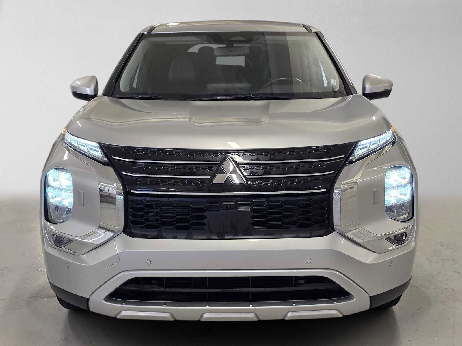 Used 2024 Mitsubishi Outlander SE AWD/4WD image 8