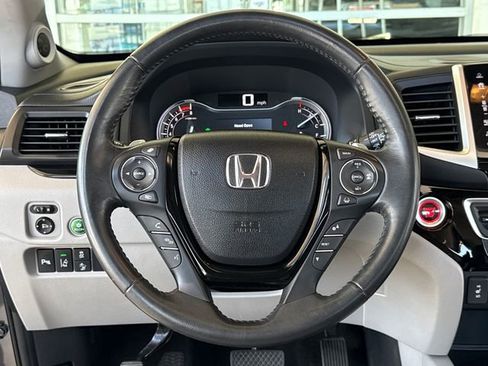 Used 2017 Honda Pilot Touring image 14