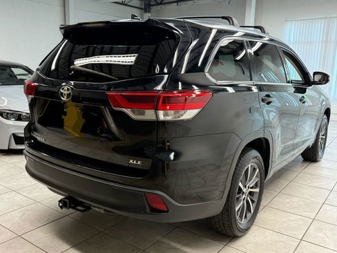 Used 2017 Toyota Highlander XLE image 9