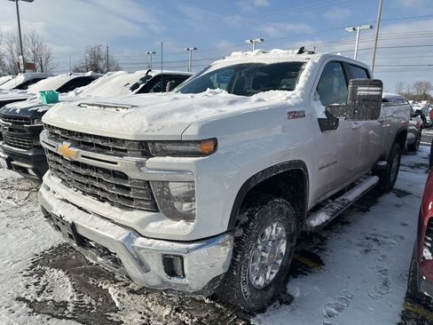 Used 2025 Chevrolet Silverado 2500 LT w/ Convenience Package image 4