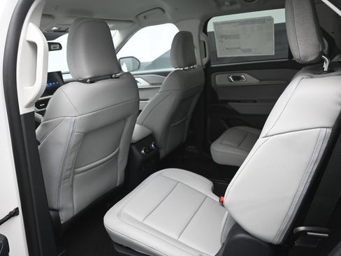 New 2026 Ford Explorer Active w/ Active Comfort Package RWD image 2