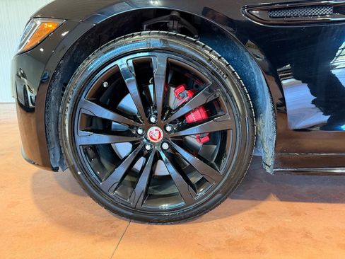 Used 2018 Jaguar XF S image 12