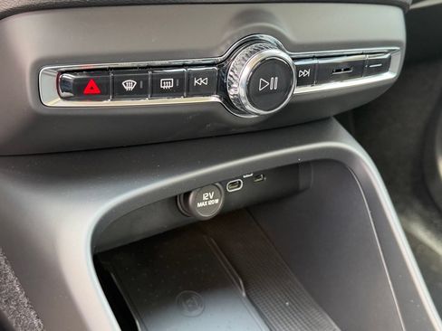 New 2026 Volvo XC40 B4 Core w/ Climate Package FWD image 16