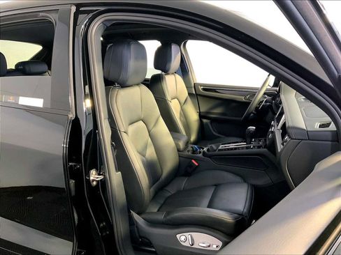 Certified 2026 Porsche Macan Turbo w/ Premium Package Plus AWD/4WD image 18