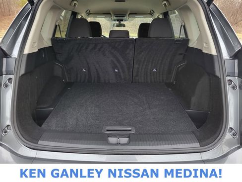 Used 2025 Nissan Rogue SV image 42