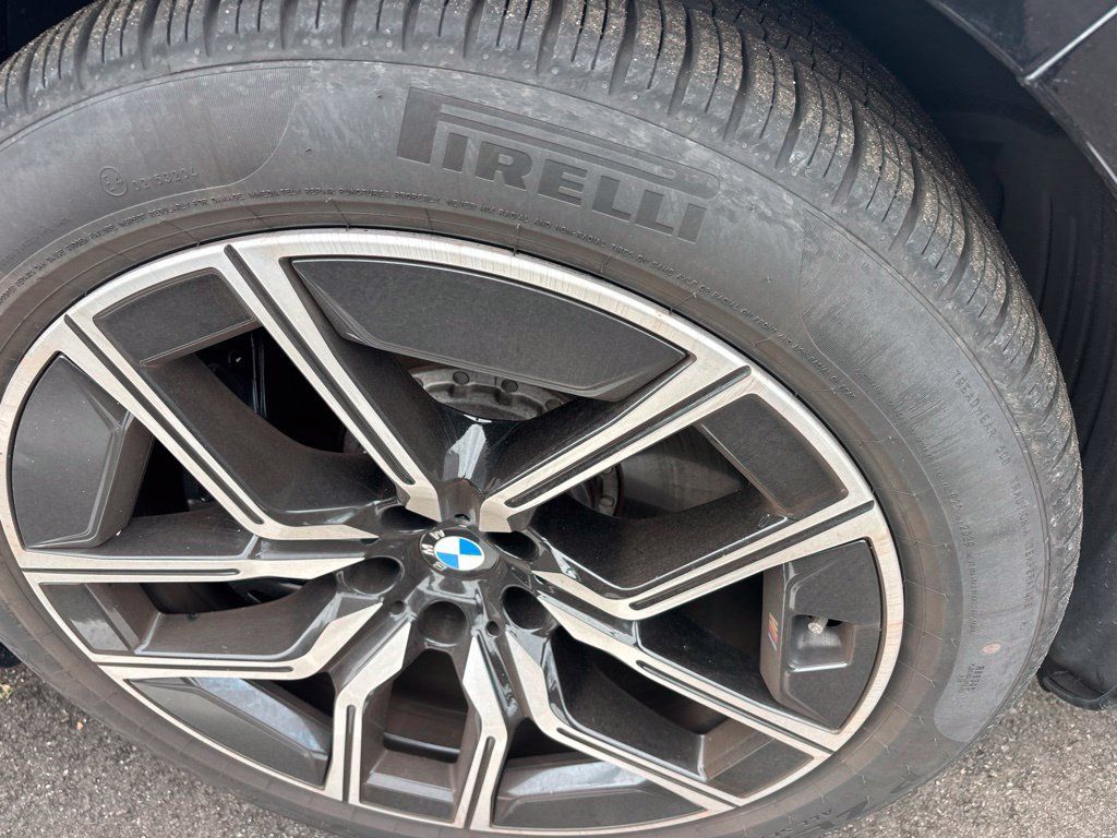 Used 2024 BMW 740i w/ Premium Package RWD image 10