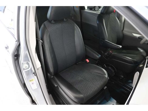 Used 2013 Toyota Sienna SE FWD image 16