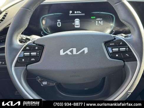 Used 2023 Kia Niro EX Touring image 8