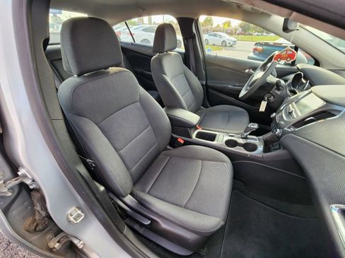 Used 2017 Chevrolet Cruze LT image 16
