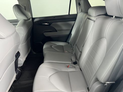Used 2022 Toyota Highlander XLE image 20