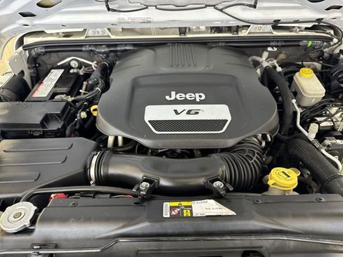 Used 2015 Jeep Wrangler Unlimited Sport image 25