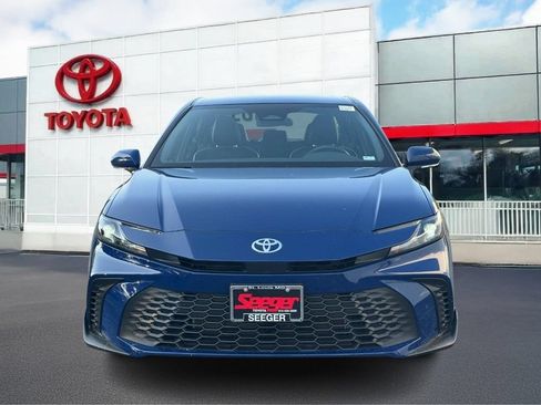 Used 2026 Toyota Camry SE FWD image 13