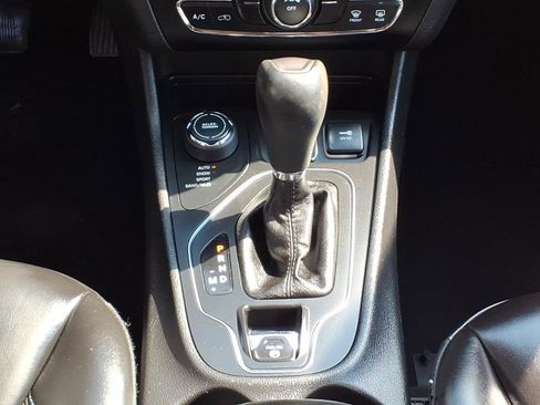 Used 2019 Jeep Cherokee Latitude Plus w/ Cold Weather Group AWD/4WD image 14