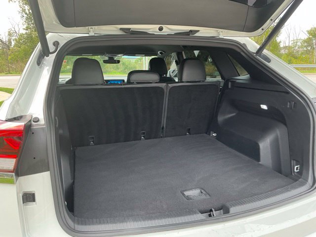 Used 2024 Volkswagen Atlas Cross Sport SE FWD image 10