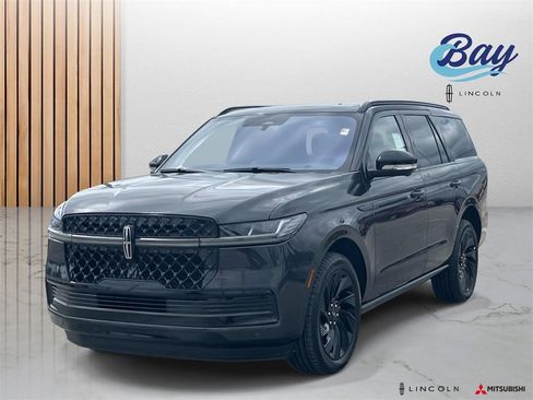 New 2025 Lincoln Navigator Reserve w/ Jet Appearance Package image 1