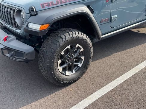 Used 2025 Jeep Wrangler Unlimited Rubicon AWD/4WD image 4
