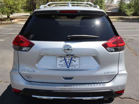 Used 2020 Nissan Rogue SV w/ Premium Package AWD/4WD image 6