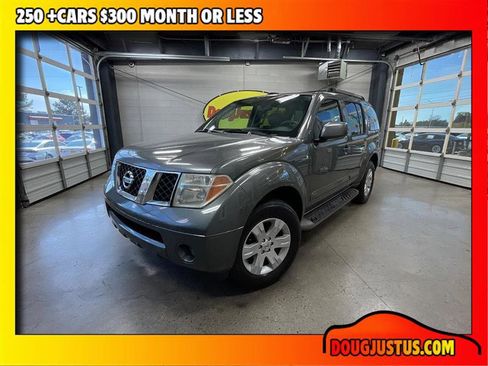 Used 2007 Nissan Pathfinder LE w/ LE Navigation Pkg image 1
