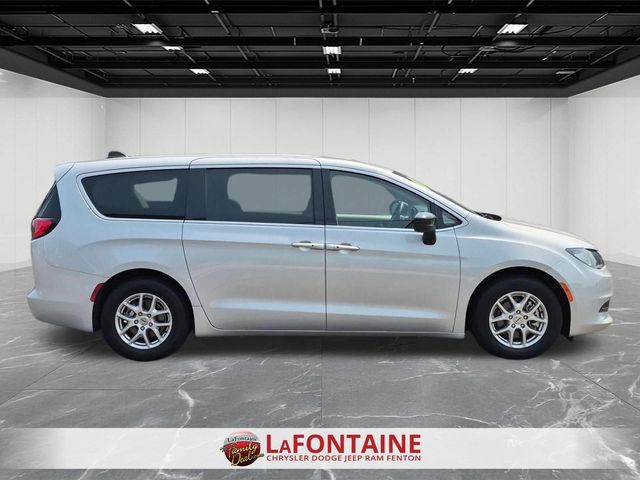 Used 2024 Chrysler Voyager LX FWD image 6