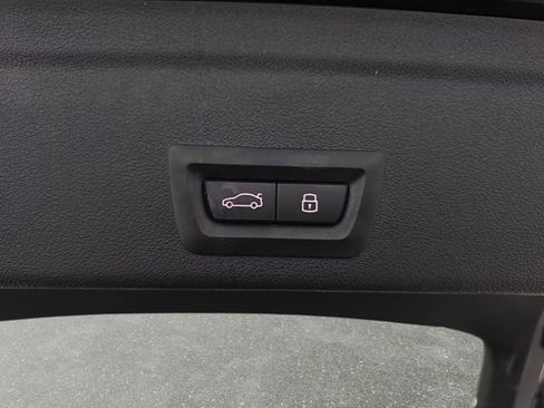 Certified 2025 BMW X6 M60i w/ Executive Package image 33