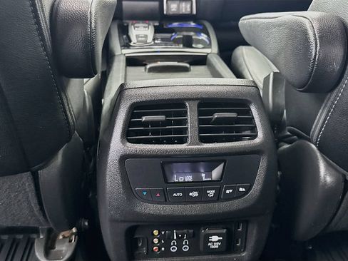 Used 2018 Honda Pilot Touring image 32