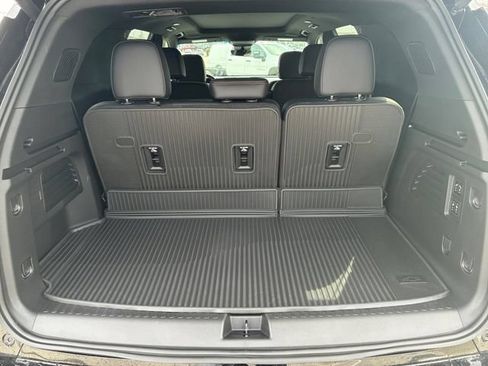 New 2026 Chevrolet Traverse High Country w/ LPO, Floor Liner Package AWD/4WD image 16