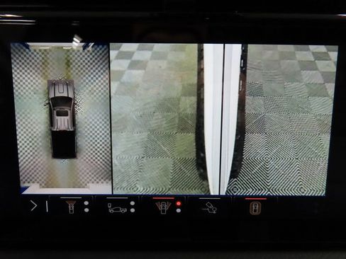 Used 2024 GMC Sierra 3500 Denali w/ Denali Reserve Package image 21