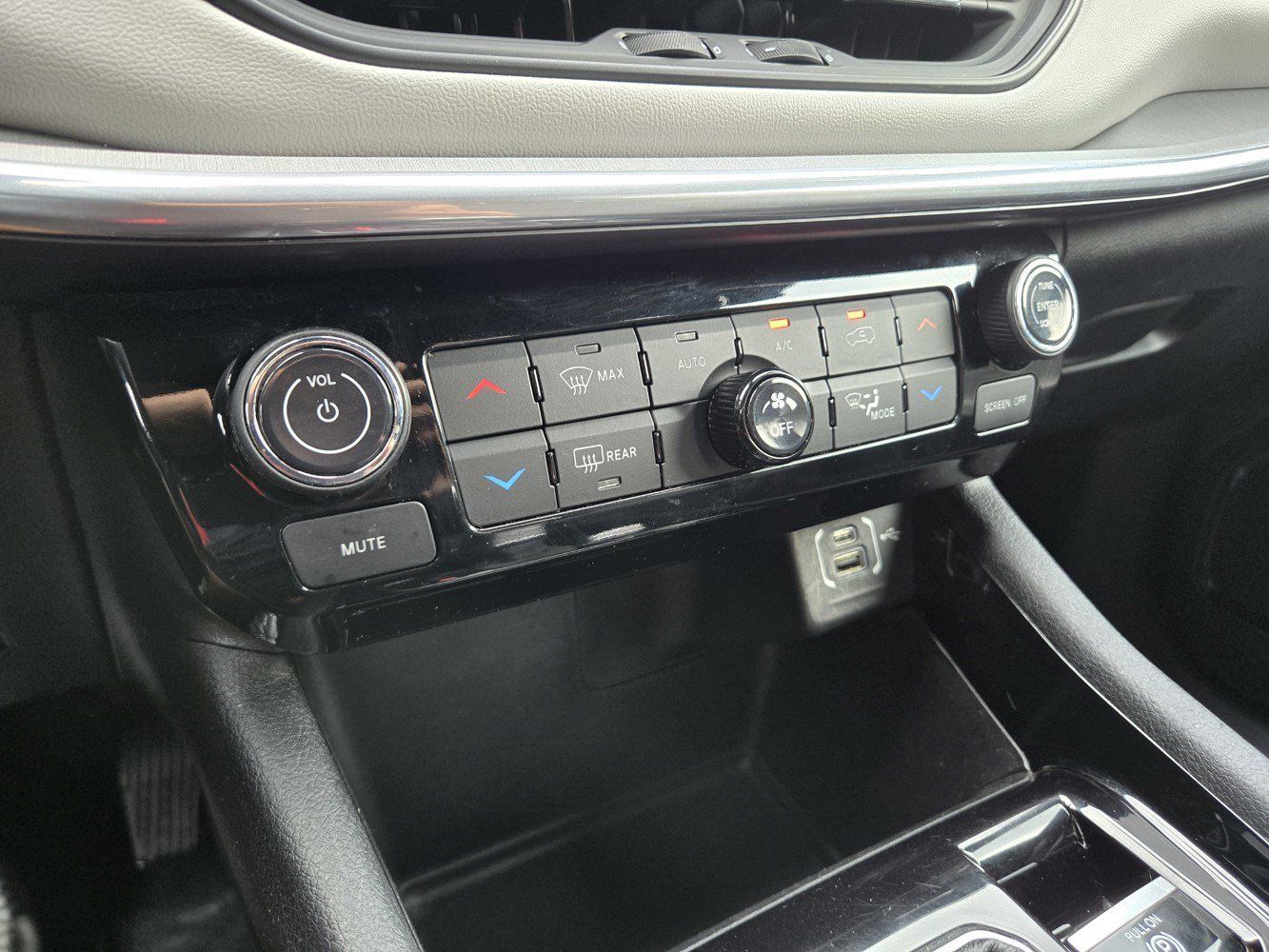 Used 2024 Jeep Compass Limited AWD/4WD image 9
