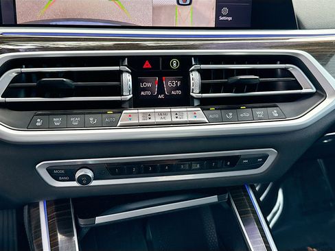 Used 2021 BMW X7 xDrive40i w/ Premium Package AWD/4WD image 36