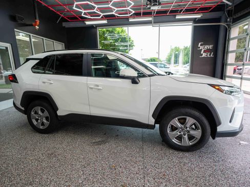 Used 2025 Toyota RAV4 XLE AWD/4WD image 5