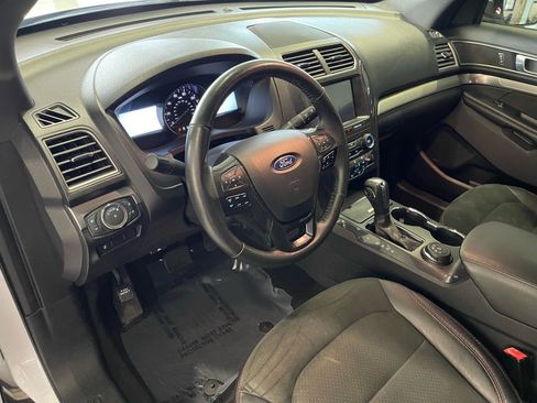 Used 2019 Ford Explorer XLT w/ Equipment Group 202A AWD/4WD image 25