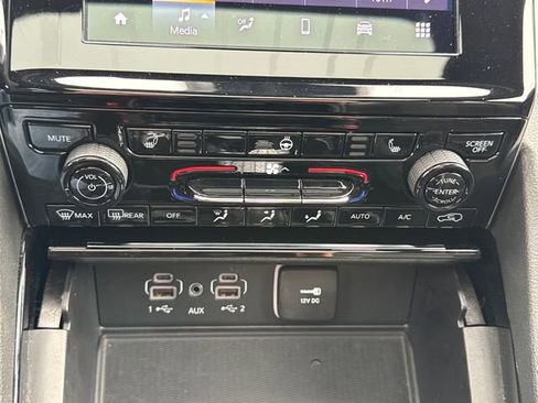 Used 2023 Jeep Grand Cherokee Altitude image 32