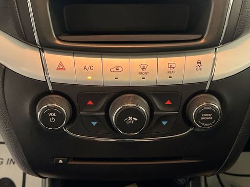 Used 2019 Dodge Journey SE w/ Blacktop Package image 17