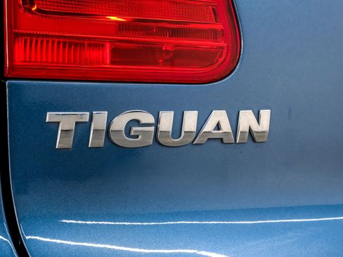 Used 2017 Volkswagen Tiguan S FWD image 53