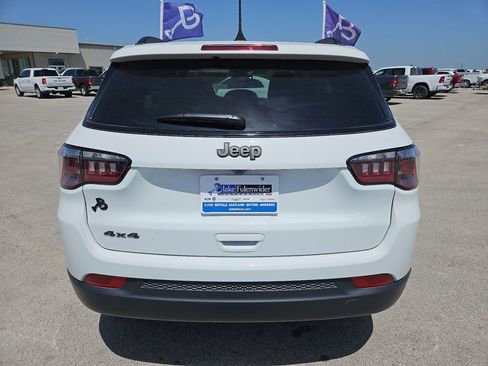 Used 2026 Jeep Compass Latitude AWD/4WD image 6