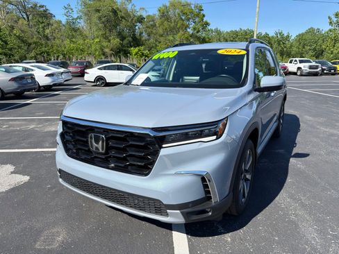 Used 2024 Honda Pilot Touring image 2