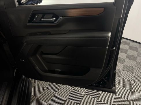 Used 2025 GMC Yukon Denali image 34