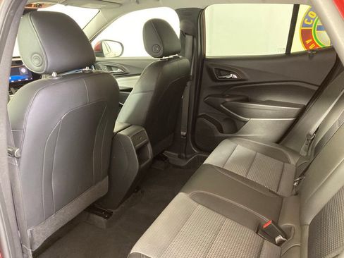 Used 2025 Chevrolet Trax LT w/ LT Convenience Package FWD image 15