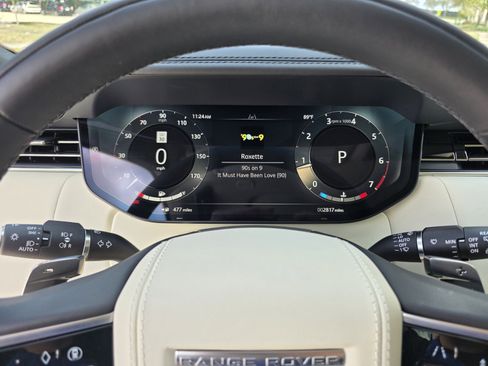 Certified 2025 Land Rover Range Rover SE image 19