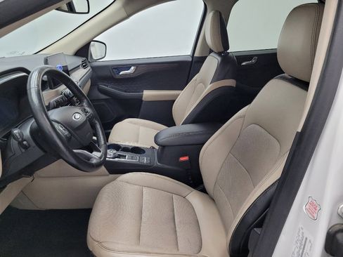 Used 2020 Ford Escape Titanium image 17