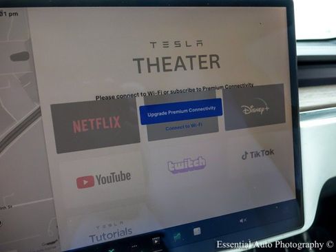 Used 2022 Tesla Model S image 23