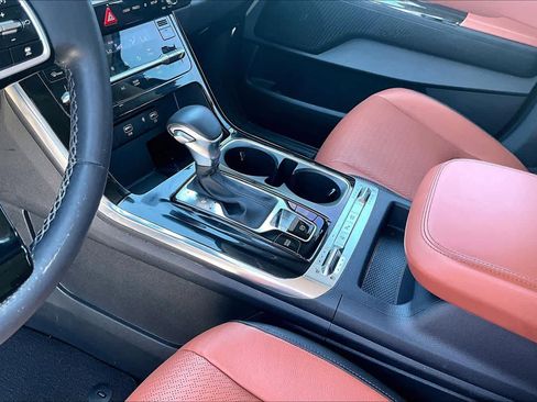 Used 2024 Kia Carnival SX Prestige image 17