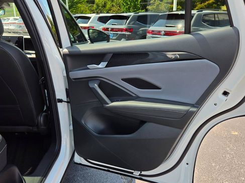 Certified 2025 Volkswagen Tiguan SE R-Line AWD/4WD image 46