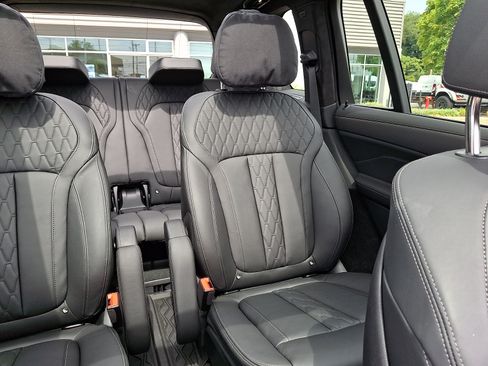 Used 2025 BMW X7 M60i w/ Executive Package AWD/4WD image 19