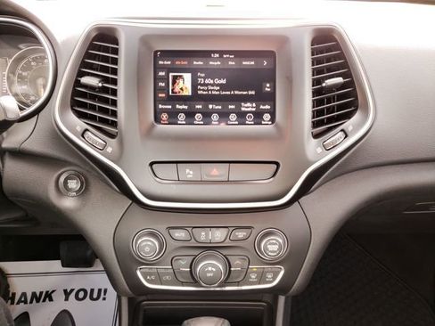 Used 2019 Jeep Cherokee Latitude Plus w/ Cold Weather Group image 22