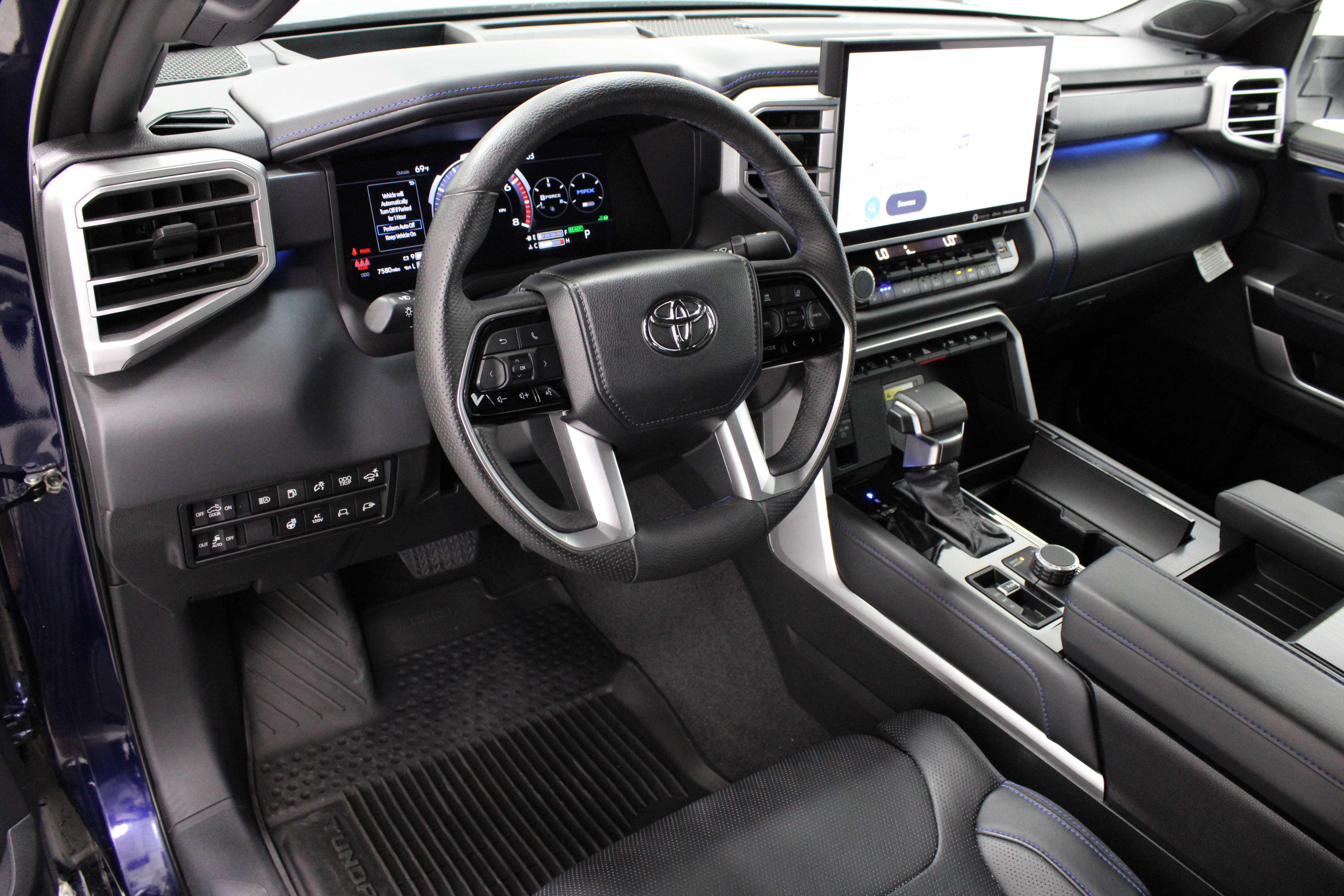 Used 2023 Toyota Tundra Platinum w/ Advanced Package AWD/4WD image 14