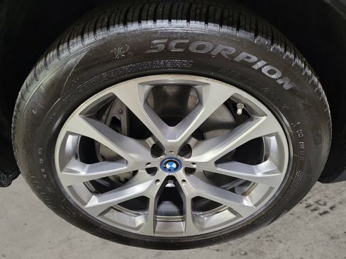 Used 2025 BMW X5 xDrive50e w/ Climate Comfort Package image 11