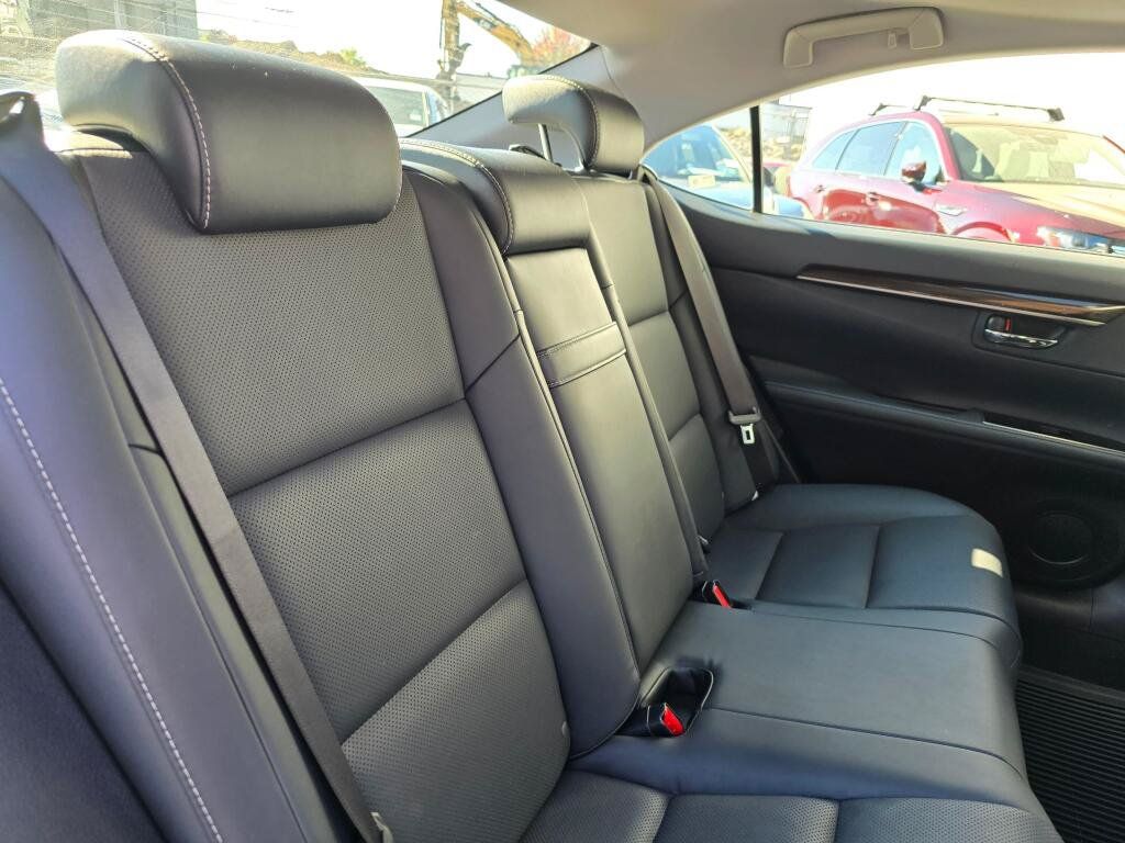 Used 2016 Lexus ES 300h w/ Navigation System Package FWD image 14